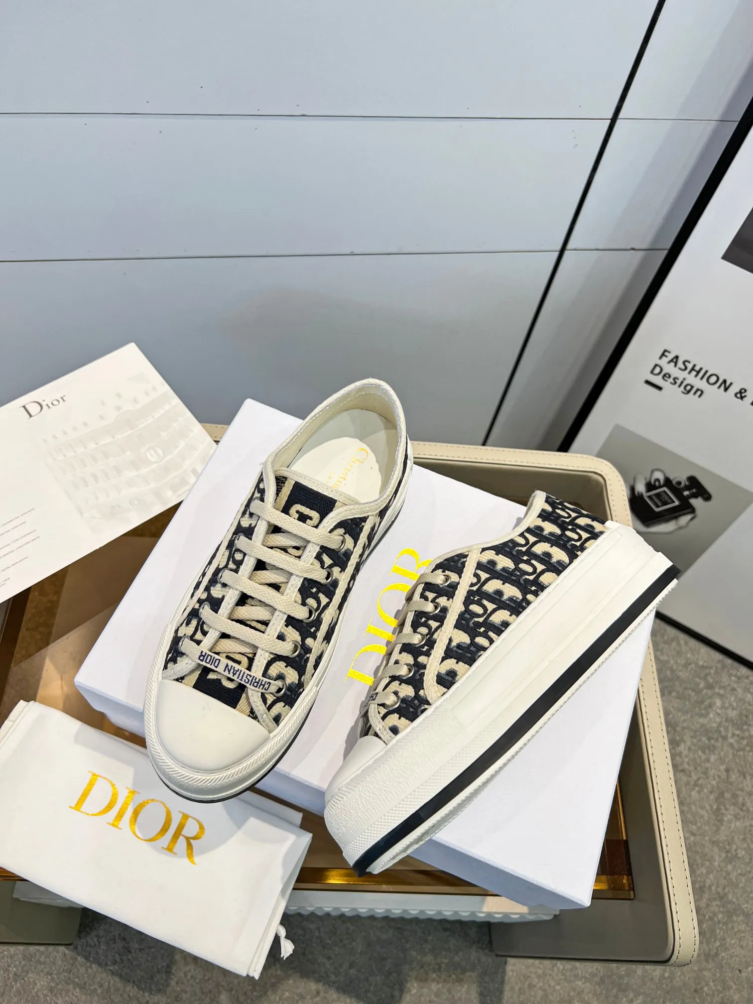 👟👟Ex-factory price 520👟👟 Women's shoe factory Dior Dior's latest spring and summer catwalk style casual thick-soled cloth shoes. Hard to find one shoe at the counter. Kim Ji-soo's same style is planted by many Internet celebrities. Stir-fried chicken on the feet is versatile. Taikoo Hui genuine purchase and development High-end customized upper material, 3D electric embroidered three-dimensional cloth surface, perfect replica of the outsole, very comfortable foot feel, original full set packaging code number 35-40 (41 customized)
